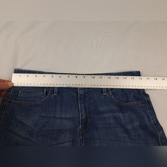 Levi's Women's Size 10 Blue Denim Red Tab Jean Shorts - Picture 6 of 10